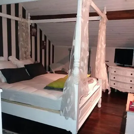 Chez Les Dom's Sainte-Cécile